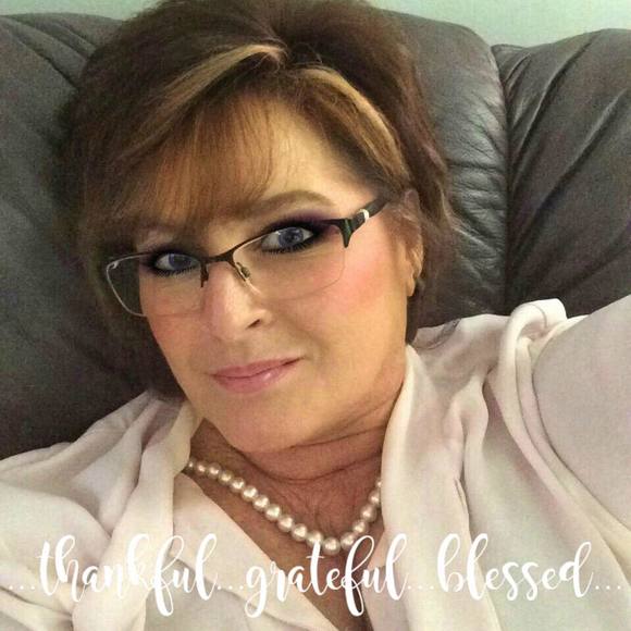 Meet your Posher, Donna - Picture 1 of 1